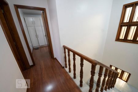 Casa à venda com 396m², 5 quartos e 4 vagasEscada