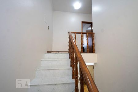 Casa à venda com 396m², 5 quartos e 4 vagasEscada