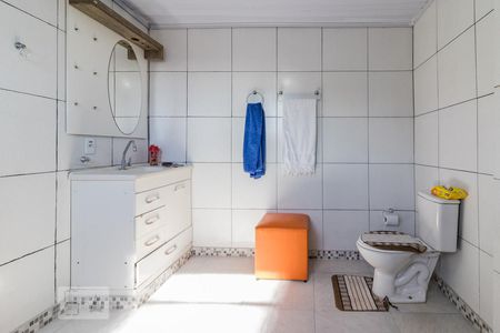 Banheiro de casa de condomínio à venda com 3 quartos, 300m² em Cavalhada, Porto Alegre