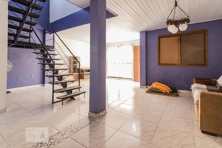 Casa de condomínio à venda com 300m², 3 quartos e 4 vagasSala
