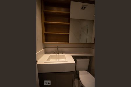Banheiro de kitnet/studio para alugar com 1 quarto, 25m² em Jardim Paulistano, São Paulo