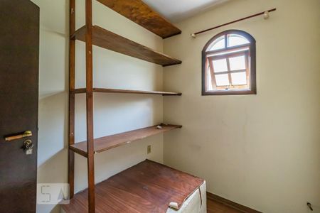 Casa para alugar com 150m², 3 quartos e 2 vagas Casa para alugar com 150m², 3 quartos e 2 vagasRoupeiro do Corredor