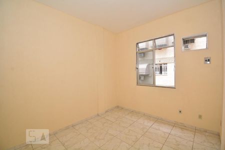 Quarto 1 de apartamento para alugar com 3 quartos, 60m² em Irajá, Rio de Janeiro