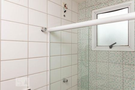 Banheiro da Suíte 1 de apartamento para alugar com 2 quartos, 60m² em Santa Mônica, Uberlândia
