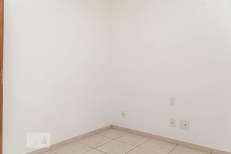 Quarto 2 de apartamento para alugar com 2 quartos, 60m² em Santa Mônica, Uberlândia