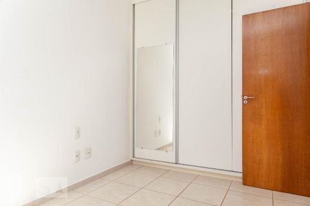 Suíte 1 de apartamento para alugar com 2 quartos, 60m² em Santa Mônica, Uberlândia