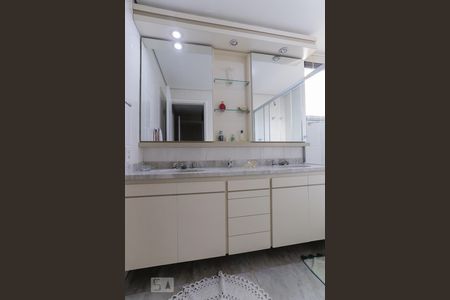 Apartamento à venda com 170m², 3 quartos e 3 vagasBanheiro Suíte 1