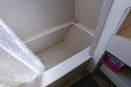 Apartamento à venda com 75m², 2 quartos e 2 vagasBanheiro da Suíte