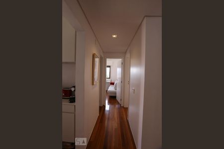 Apartamento à venda com 75m², 2 quartos e 2 vagasCorredor