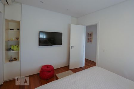 Suíte de apartamento à venda com 2 quartos, 75m² em Itaim Bibi, São Paulo