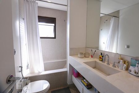 Apartamento à venda com 75m², 2 quartos e 2 vagasBanheiro da Suíte