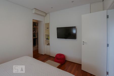 Suíte de apartamento para alugar com 2 quartos, 75m² em Itaim Bibi, São Paulo