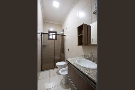 Casa para alugar com 700m², 3 quartos e 6 vagasBanheiro da suíte 1