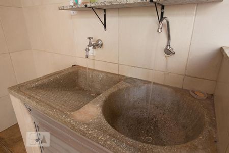 Casa para alugar com 700m², 3 quartos e 6 vagasÁrea de serviço - tanque