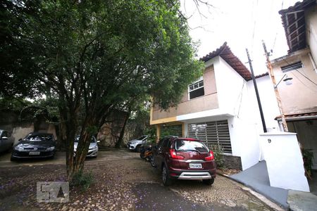 Casa à venda com 96m², 3 quartos e sem vagaVizinhança