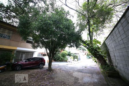 Casa à venda com 96m², 3 quartos e sem vagaVizinhança