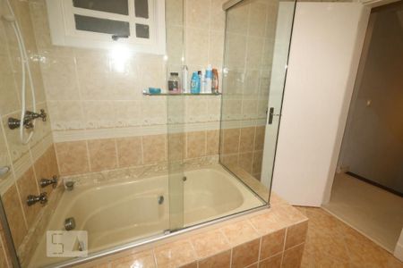 Casa à venda com 285m², 4 quartos e 3 vagasBanheiro 1