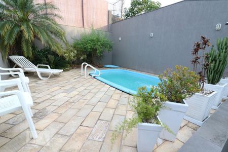 Casa à venda com 285m², 4 quartos e 3 vagasPiscina