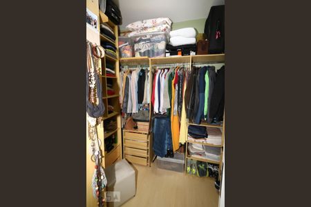 Casa à venda com 285m², 4 quartos e 3 vagasCloset da suíte