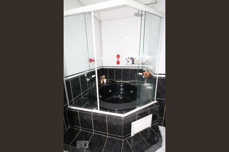 Casa à venda com 285m², 4 quartos e 3 vagasBanheiro da Suíte