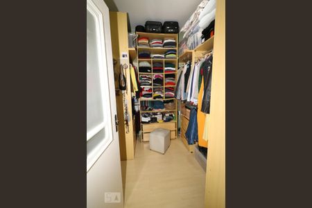 Casa à venda com 285m², 4 quartos e 3 vagasCloset da suíte