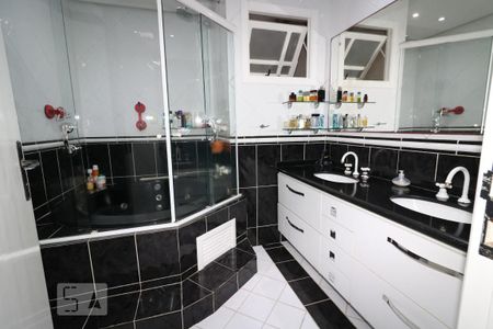 Casa à venda com 285m², 4 quartos e 3 vagasBanheiro da Suíte