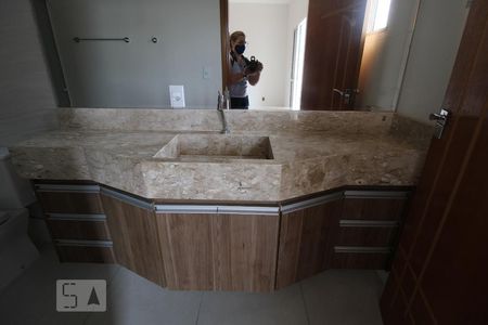 Casa à venda com 650m², 4 quartos e 5 vagasBanheiro do Quarto 2