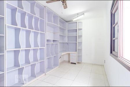 Casa à venda com 200m², 3 quartos e 2 vagasSuíte 2