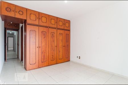 Casa à venda com 200m², 3 quartos e 2 vagasSuíte 1