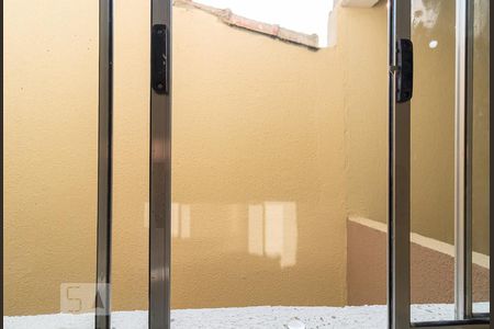 Vista sala e cozinha de casa à venda com 1 quarto, 45m² em Jardim São Paulo, Guarulhos