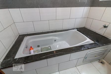 Casa à venda com 120m², 3 quartos e 1 vagaBanheiro quarto 3 suíte - banheira