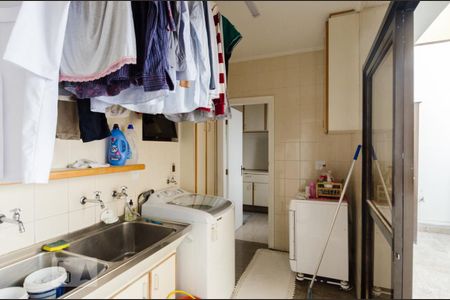 Casa à venda com 380m², 4 quartos e 3 vagas Casa à venda com 380m², 4 quartos e 3 vagasÁrea de serviço