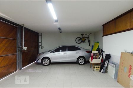 Casa à venda com 380m², 4 quartos e 3 vagas Casa à venda com 380m², 4 quartos e 3 vagasGaragem