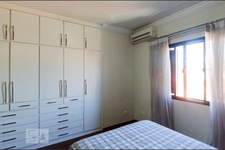 Casa à venda com 380m², 4 quartos e 3 vagas Casa à venda com 380m², 4 quartos e 3 vagasQuarto da suíte 1