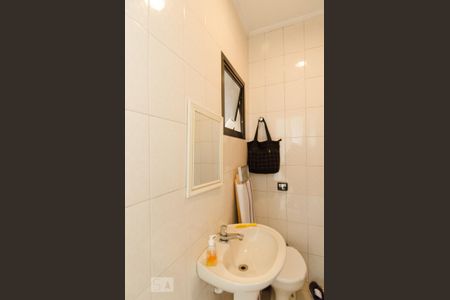 Casa à venda com 380m², 4 quartos e 3 vagas Casa à venda com 380m², 4 quartos e 3 vagasBanheiro de serviço