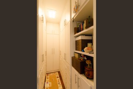 Casa à venda com 380m², 4 quartos e 3 vagas Casa à venda com 380m², 4 quartos e 3 vagasQuarto da suíte 2