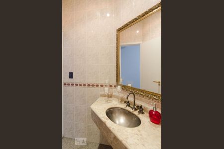 Casa à venda com 380m², 4 quartos e 3 vagas Casa à venda com 380m², 4 quartos e 3 vagasLavabo