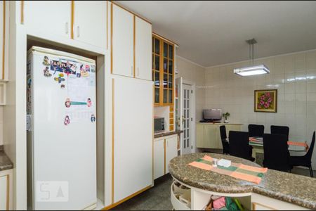 Casa à venda com 380m², 4 quartos e 3 vagas Casa à venda com 380m², 4 quartos e 3 vagasCozinha