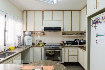 Casa à venda com 380m², 4 quartos e 3 vagas Casa à venda com 380m², 4 quartos e 3 vagasCozinha