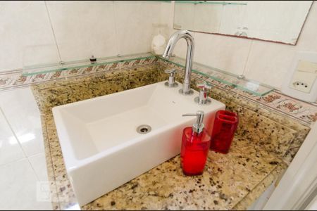 Casa à venda com 380m², 4 quartos e 3 vagas Casa à venda com 380m², 4 quartos e 3 vagasBanheiro da suíte 1