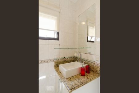 Casa à venda com 380m², 4 quartos e 3 vagas Casa à venda com 380m², 4 quartos e 3 vagasBanheiro da suíte 1