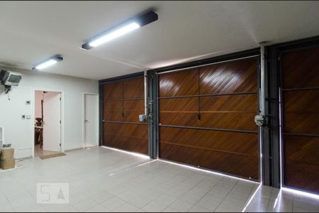 Casa à venda com 380m², 4 quartos e 3 vagas Casa à venda com 380m², 4 quartos e 3 vagasGaragem
