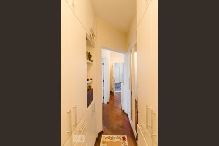 Casa à venda com 380m², 4 quartos e 3 vagas Casa à venda com 380m², 4 quartos e 3 vagasQuarto da suíte 2