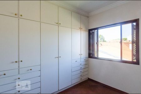 Casa à venda com 380m², 4 quartos e 3 vagas Casa à venda com 380m², 4 quartos e 3 vagasQuarto da suíte 3