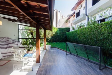 Casa à venda com 380m², 4 quartos e 3 vagas Casa à venda com 380m², 4 quartos e 3 vagasChurrasqueira