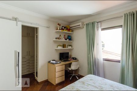 Casa à venda com 380m², 4 quartos e 3 vagas Casa à venda com 380m², 4 quartos e 3 vagasQuarto da suíte 4