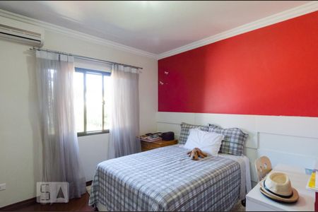 Casa à venda com 380m², 4 quartos e 3 vagas Casa à venda com 380m², 4 quartos e 3 vagasQuarto da suíte 1