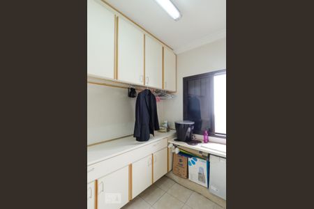 Casa à venda com 380m², 4 quartos e 3 vagas Casa à venda com 380m², 4 quartos e 3 vagasQuarto de serviço