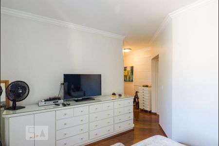 Casa à venda com 380m², 4 quartos e 3 vagas Casa à venda com 380m², 4 quartos e 3 vagasQuarto da suíte 2