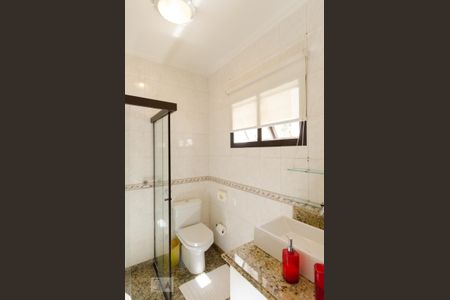 Casa à venda com 380m², 4 quartos e 3 vagas Casa à venda com 380m², 4 quartos e 3 vagasBanheiro da suíte 1